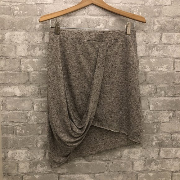 Vero Moda Grey Asymmetrical mini skirt - Brand New - Picture 1 of 3